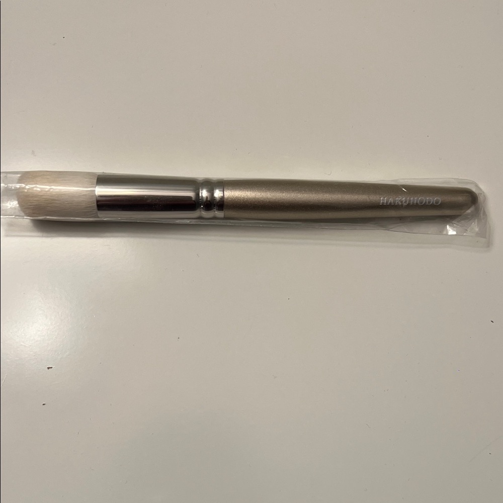 Hakuhodo - Blush Brush J210
